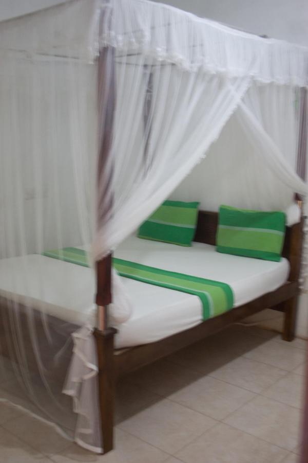 Senith Guest House Mirissa Bagian luar foto